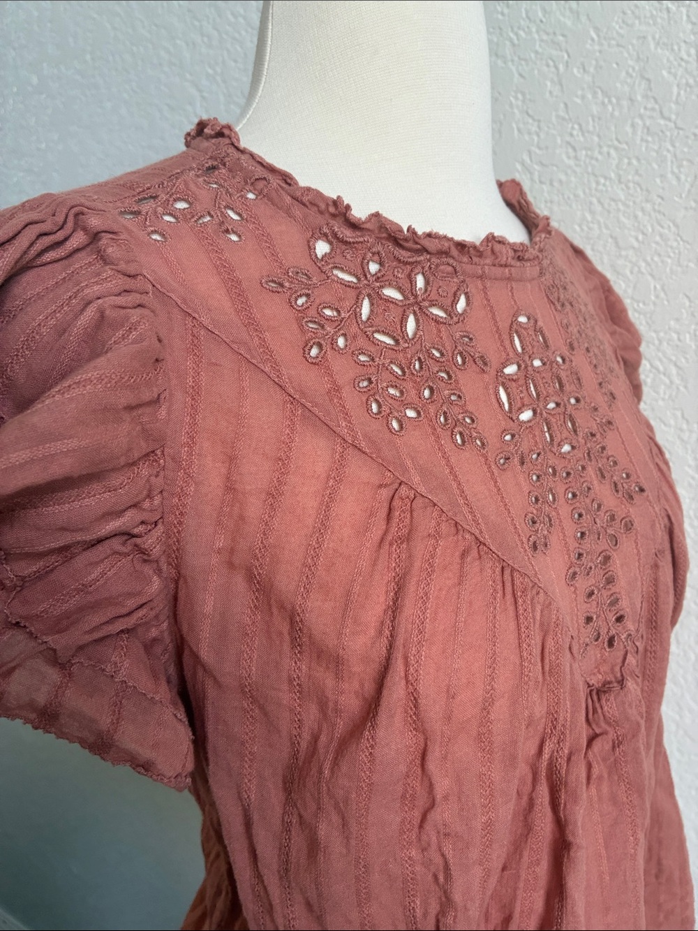 Universal Thread Rust Eyelet Ruffle Sleeve Blouse - Picture 3 of 4